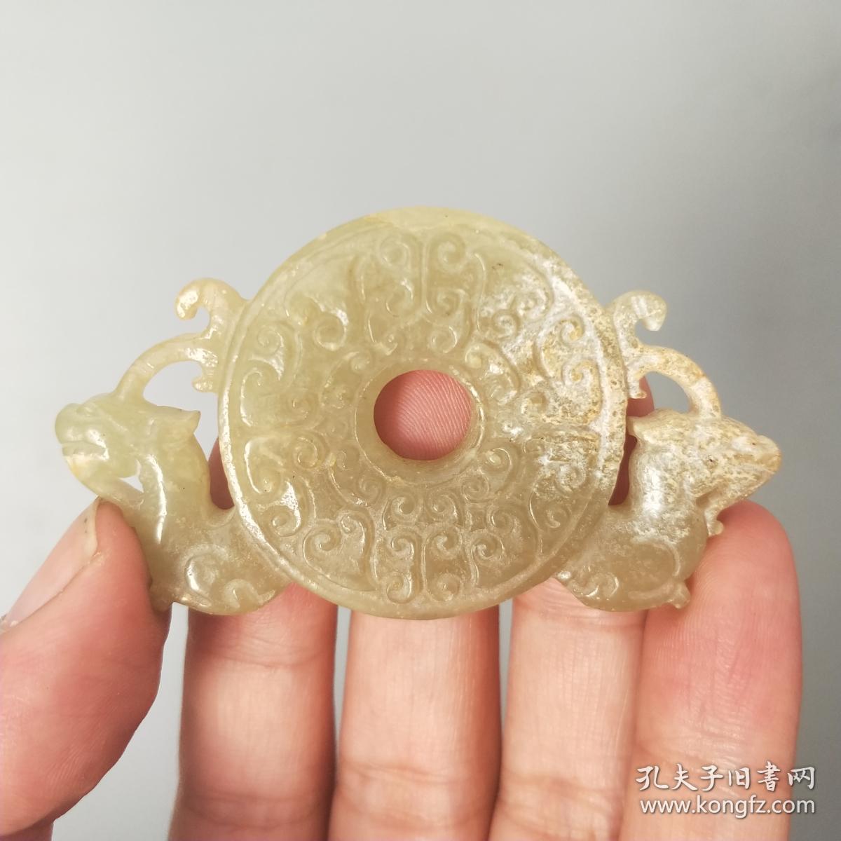 双龙玉佩